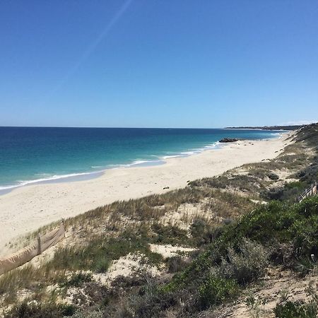 Villa The Blue Beach House Quinns Rocks Exterior foto